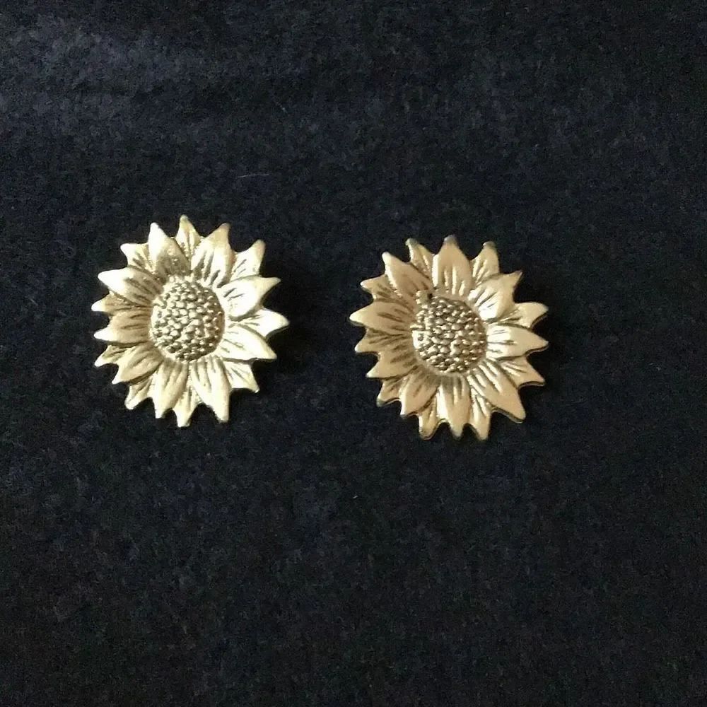 Ear rings, beautiful, golden sunflowers